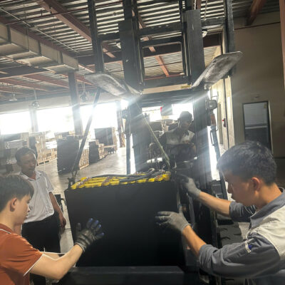 Thay bình xe điện 