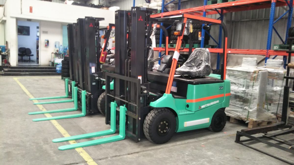 Chúng tôi cung cấp các loại xe nâng động cơ dầu - điện - xăng gas cùng dịch vụ bảo trì sửa chữa chính hãng