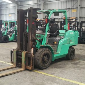 Xe nâng dầu 4 tấn cũ FD40NT nhãn hiệu Mitsubishi Xe nâng dầu 4 tấn cũ FD40NT nhãn hiệu Mitsubishi