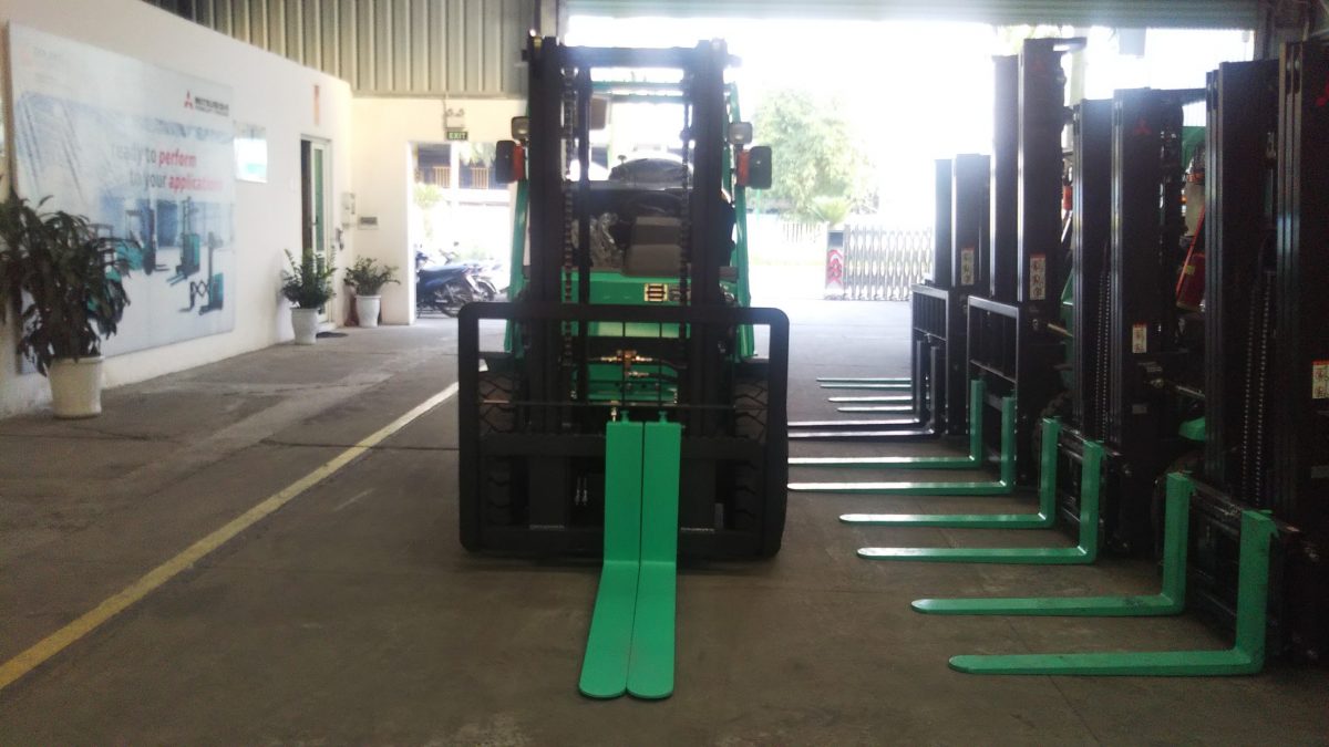 Ảnh khung nâng và càng xe Ảnh khung nâng và càng xe