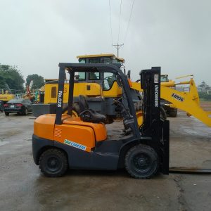 Xe nâng TCM 2.5 tấn FD25T4 hàng bãi