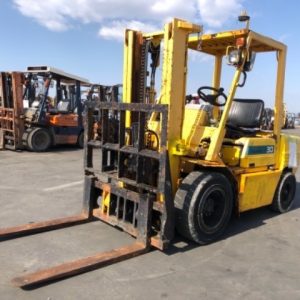 Xe nâng Komatsu 3 tấn gật gù số sàn FD30-11 Xe nâng Komatsu 3 tấn gật gù số sàn FD30-11