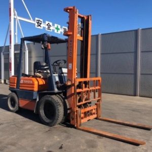 Xe nâng Toyota 5FD25 hàng bãi Xe nâng Toyota 5FD25 hàng bãi