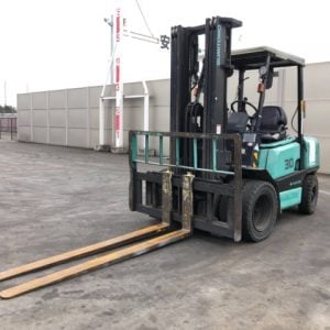 Xe nâng dầu Sumitomo 3 tấn 5m chui container