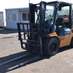 Xe nâng dầu Toyota 3 tấn 7FD30 gật gù số sàn Xe nâng dầu Toyota 3 tấn 7FD30 gật gù số sàn