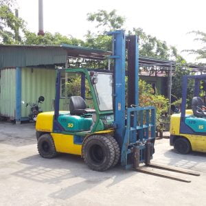 Xe nâng Komatsu 3 tấn gật gù lốp kép FD30HT-12 Xe nâng Komatsu 3 tấn gật gù lốp kép FD30HT-12