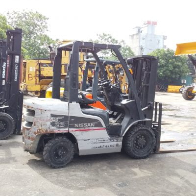 Xe nâng Nissan 2.5 tấn Y1F2