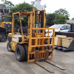 Xe nâng gật gù lốp kép thương hiệu Komatsu FD30-11 Xe nâng gật gù lốp kép thương hiệu Komatsu FD30-11