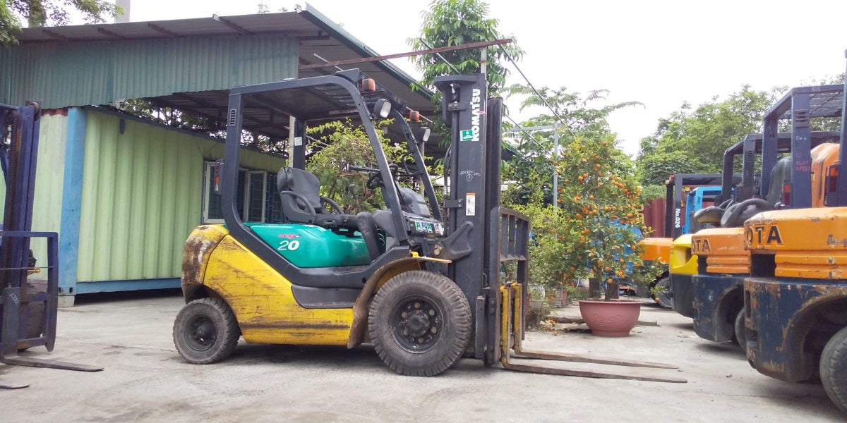 Xe nâng Komatsu 2 tấn số sàn FD20C-16