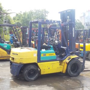 Xe nâng Komatsu máy dầu 3 tấn FD30-11