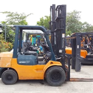 Xe nâng Toyota 2.5 tấn 7FD25 số sàn lốp kép dịch giá