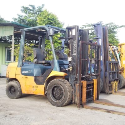Xe nâng máy dầu 3 tấn hiệu Toyota 7FD30