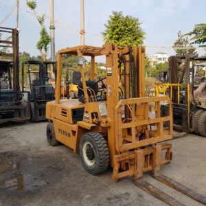 Xe nâng Komatsu FD25-7 hàng bãi Xe nâng Komatsu FD25-7 hàng bãi