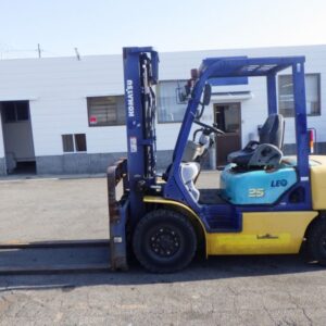 Xe nâng Komatsu FD25HC-12 số sàn có dịch càng Xe nâng Komatsu FD25HC-12 số sàn có dịch càng