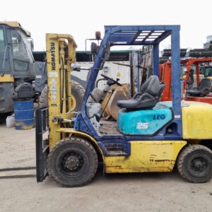 Xe nâng Komatsu FD25C-12 cũ