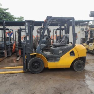 Xe nâng Komatsu FD25T-17 cũ đời 2015