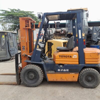 Xe nâng dầu Toyota 5FD25 hàng bãi