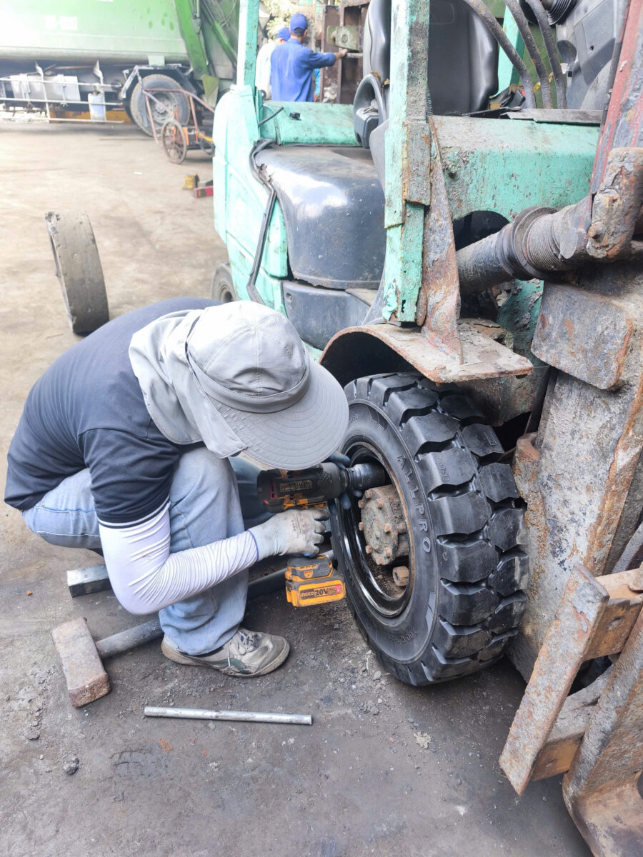 Bảo dưỡng lốp cho khách tận kho