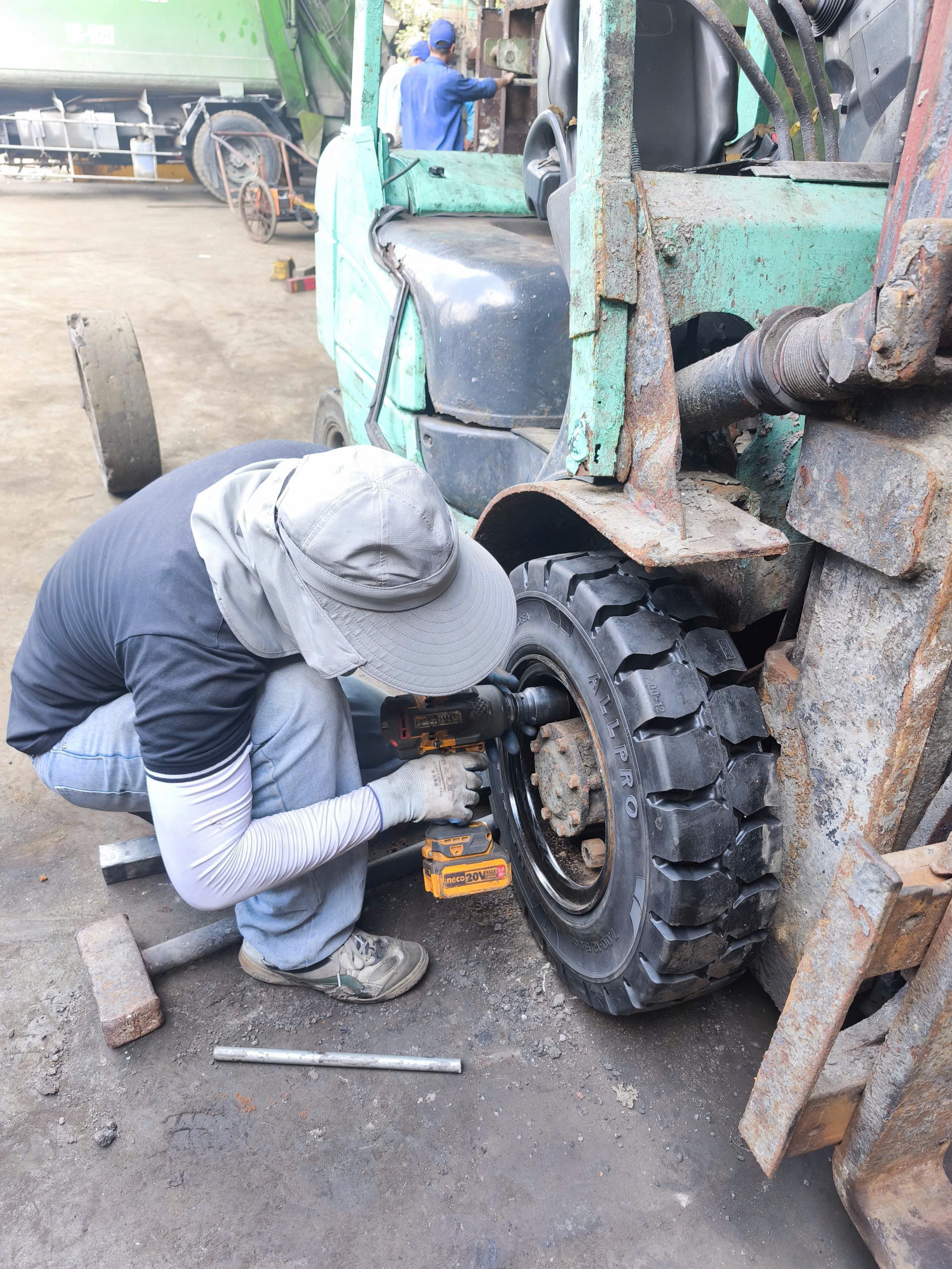 Bảo dưỡng lốp cho khách tận kho
